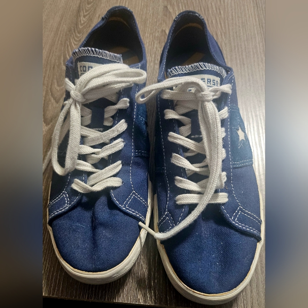 Womens Converse lowtop sneakers blue canvas/suede star cutout Size 8